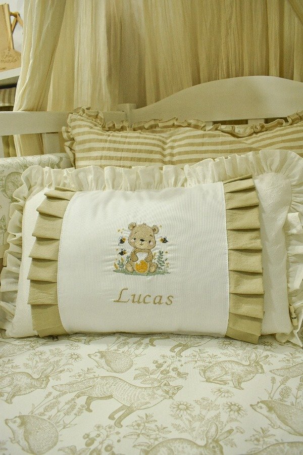 Producto - Almohadón Decorativo Personalizado: El toque final para su cuarto.
