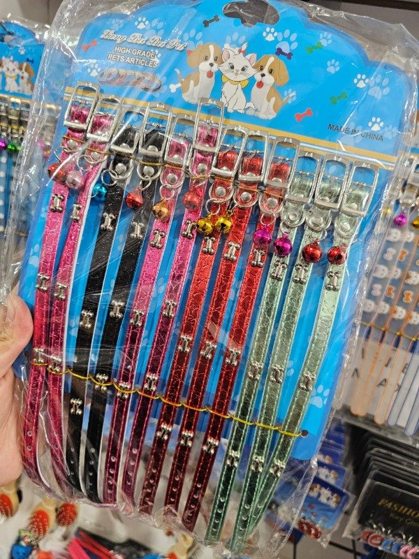 Producto - pack x12 collares metalicos con huesito y cascabel