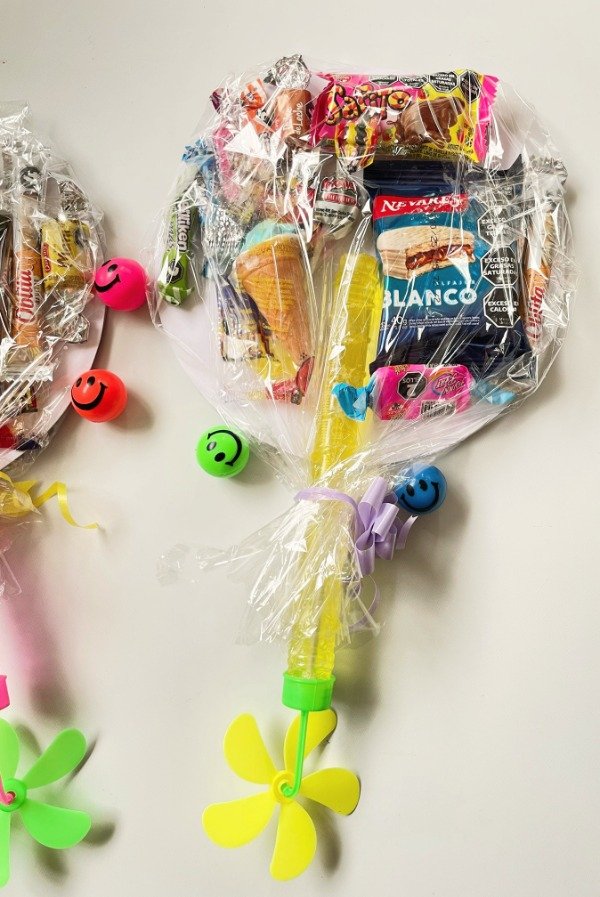 Producto - Paletas Gigante Todos los Personajes - 2