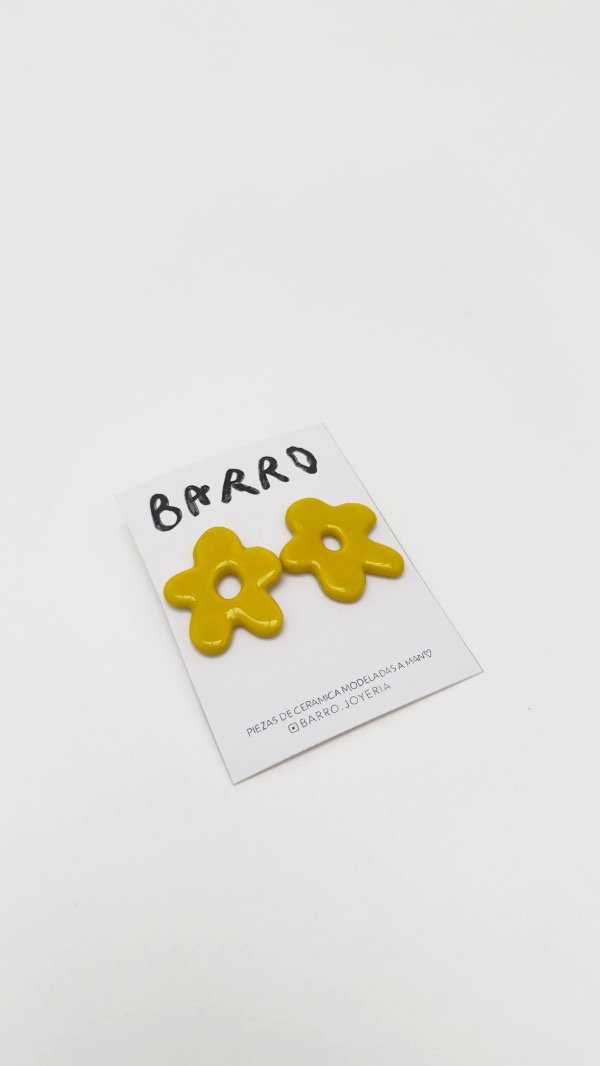 Producto - Arete amarillo flor