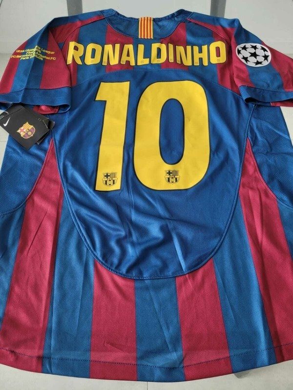 Producto - Camiseta Barcelona Retro 2005 2006 Ronaldinho IMPORTADA