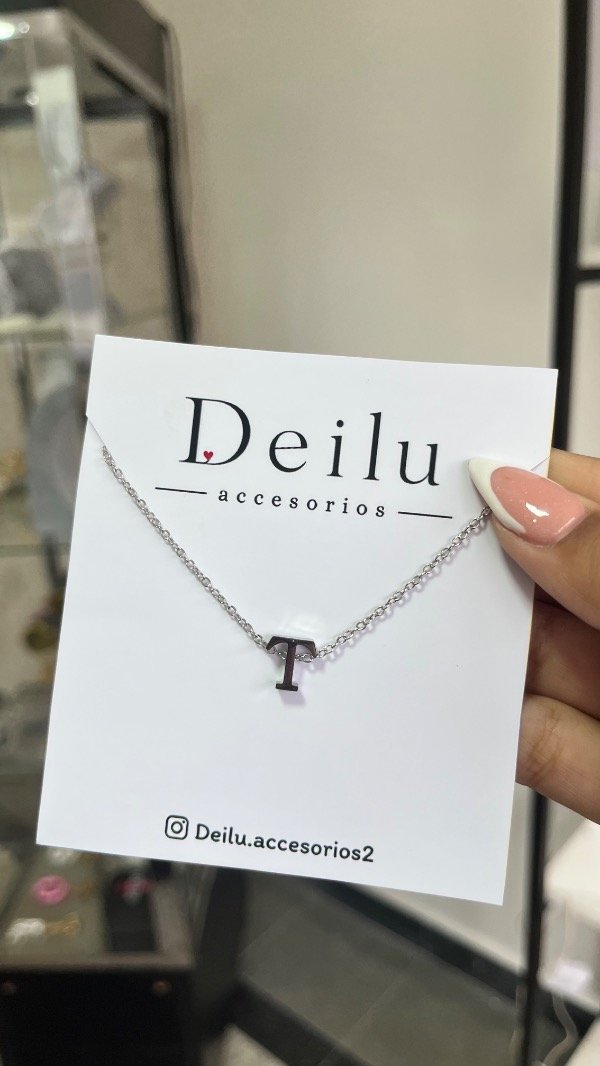 Producto - Collar inicial T plateado - 2