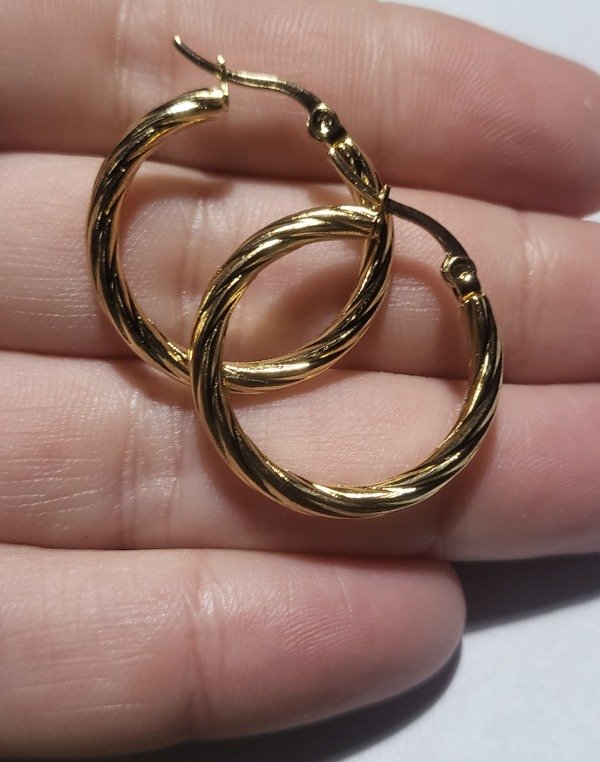 Producto - Aros dorados 2.5cm retorcidos