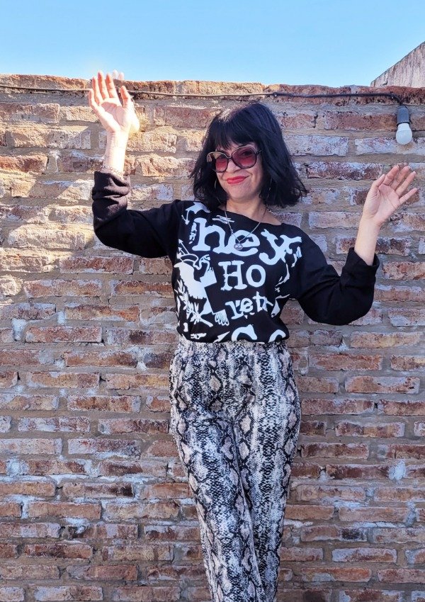 Producto - BUZO CORTO MUJER Ramones