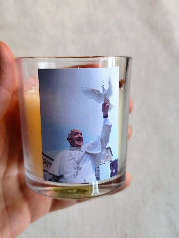 Producto - VELA PAPA FRANCISCO - Con cuarzo rosa, cuarzo cristal y pétalos de rosas. 250ml - 3