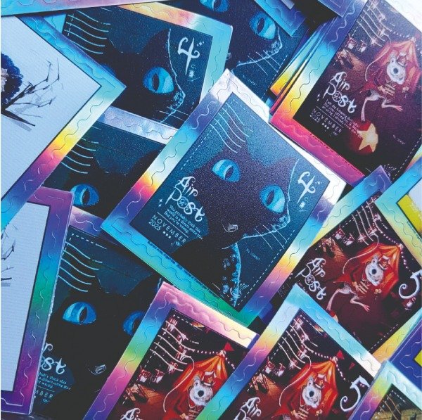 Producto - Coraline - Sticker Vinilo Tornasol (apto agua)
