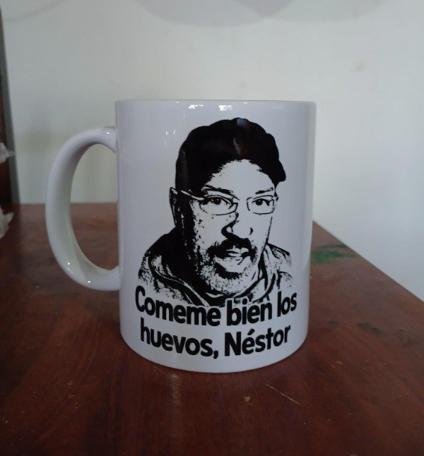 Producto - taza ceramica Meme  comeme bien los huevos Néstor