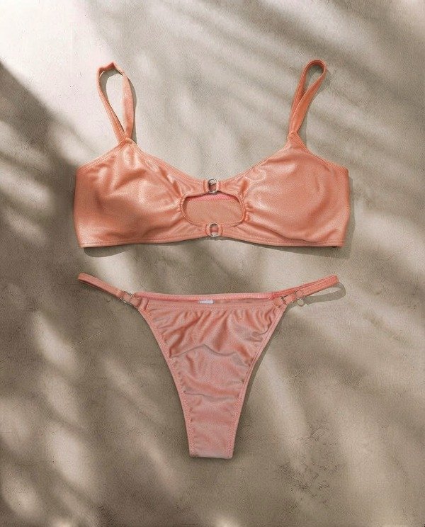 Producto - Bikini con top con detalle en escote y less regulable AL COSTO - 0