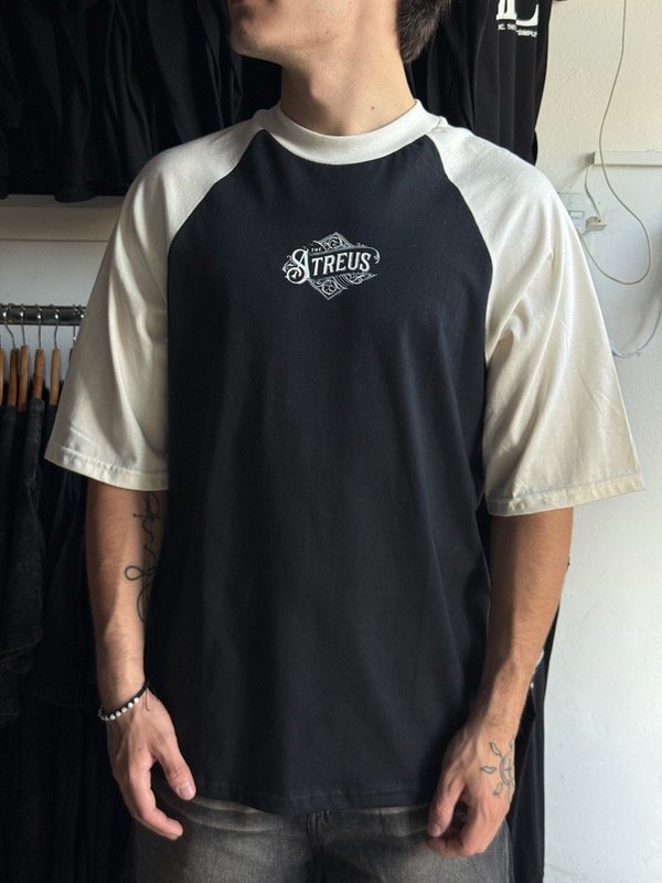 Producto - Remera Oversize Negro-Blanco