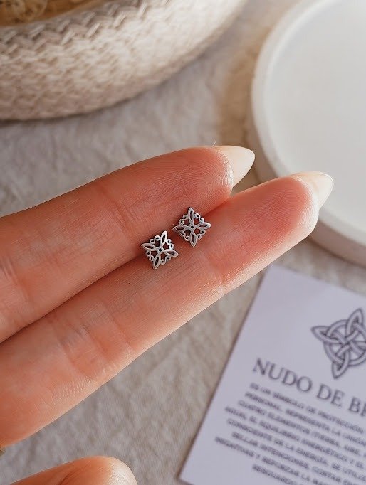 Producto - Aros nudo de bruja mini - Acero quirúrgico