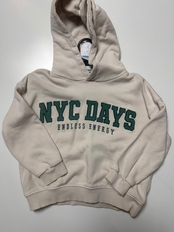 Producto - Buzo beige con capucha NYC Days Zara - 1