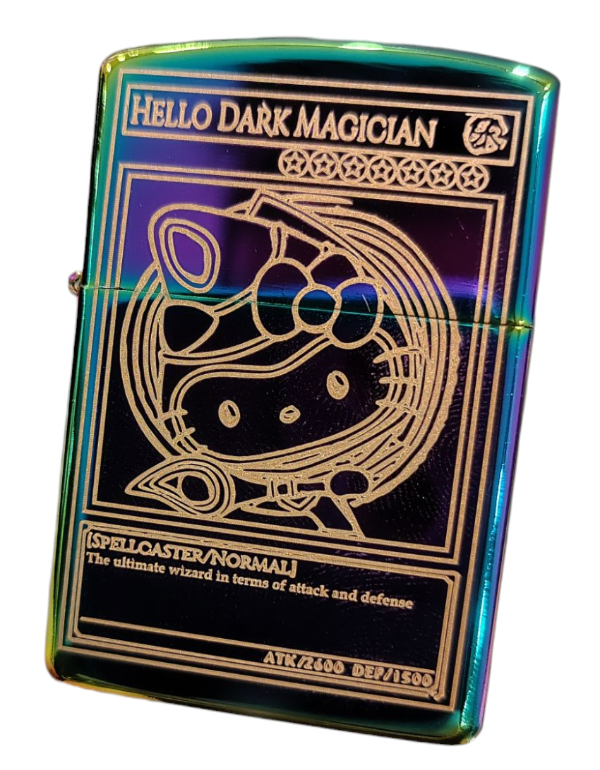 Producto - ENCENDEDOR RECARGABLE A BENCINA YU GI OH X HELLO KITTY DARK MAGICIAN
