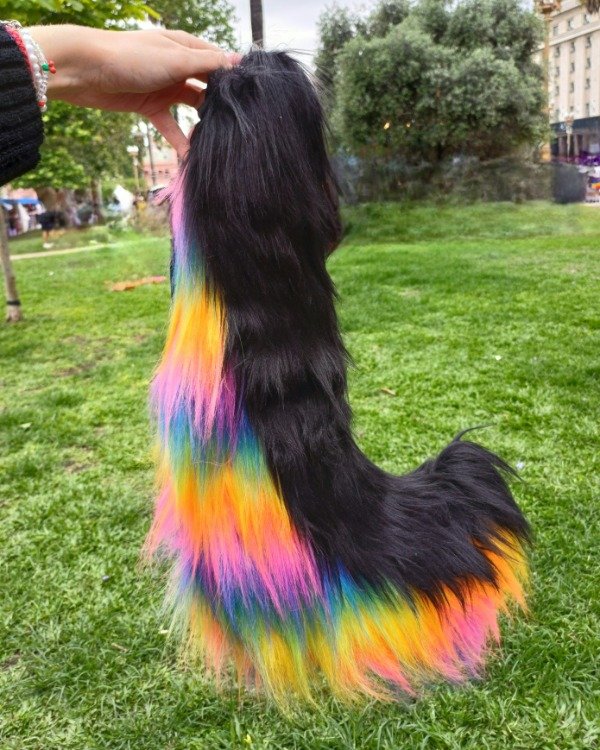 Producto - Cola lobo grande orgullo
