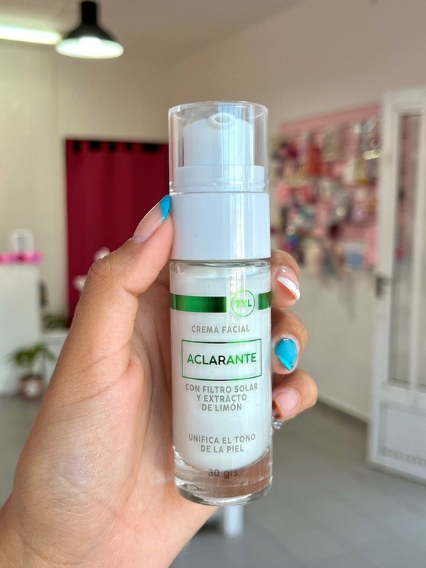 Producto - Crema Facial Aclarante con Filtro Solar y Extracto de Limón - Thelma y Louise