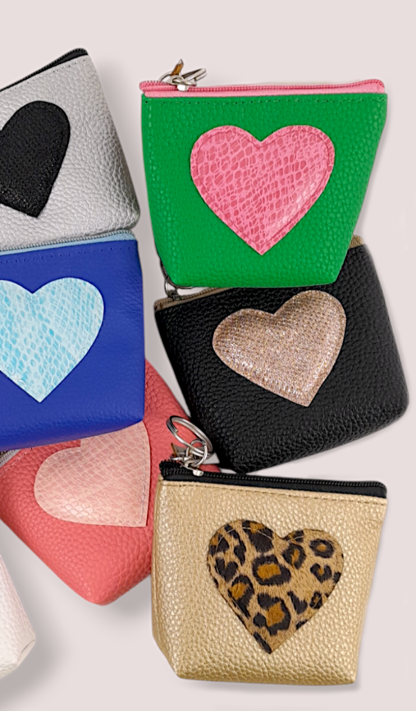 Producto - SET X 6 NECESER - TARJETERO - LLAVERO HEART IN COLORS SURTIDO