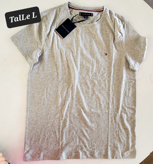 Remera tommy hilfiger slim fit talle L gris