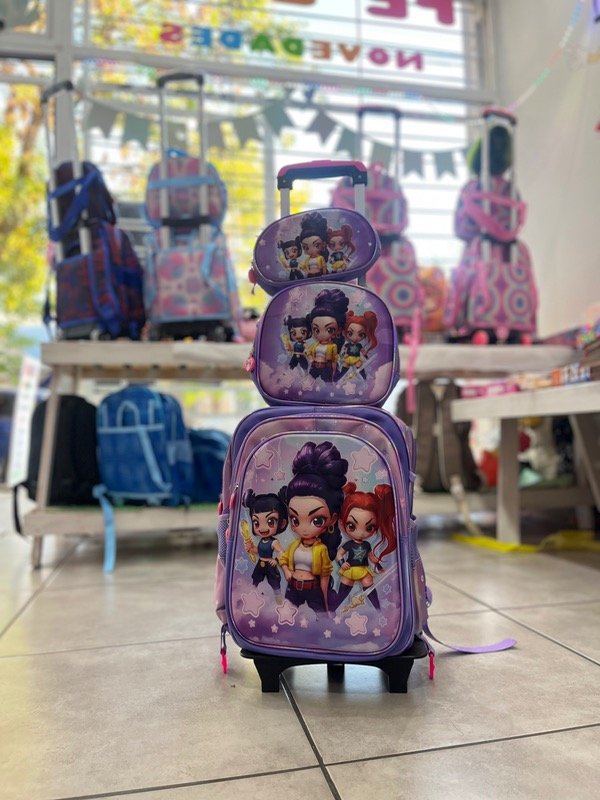 Producto - Mochila con carrito y luz guerreras k pop