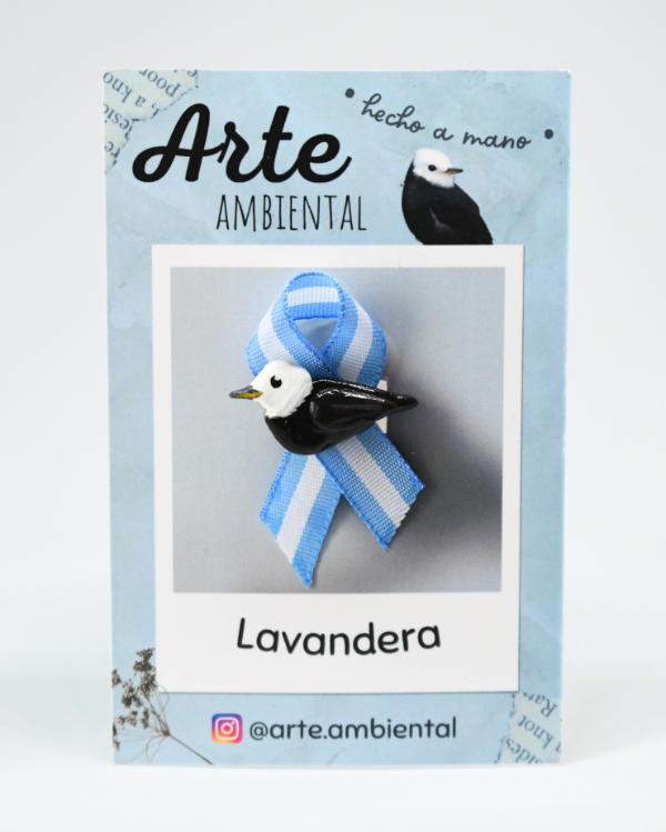 Producto - Escarapela Lavandera