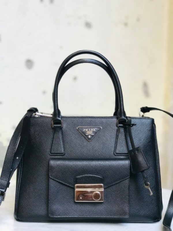 Producto - PRADA saffiano bag