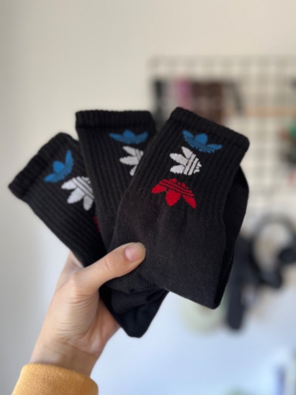 Producto - ADIDAS TRES LOGOS NEGRA