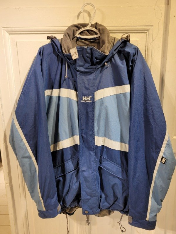 Producto - Campera de ski HELLY HANSEN c/trampa de nieve Talle L - PRECIO: 222X