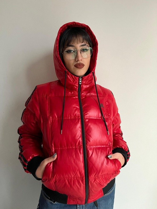 Producto - CAMPERA DE PLUMAS ADIDAS TRES TIRAS ROJA (M)