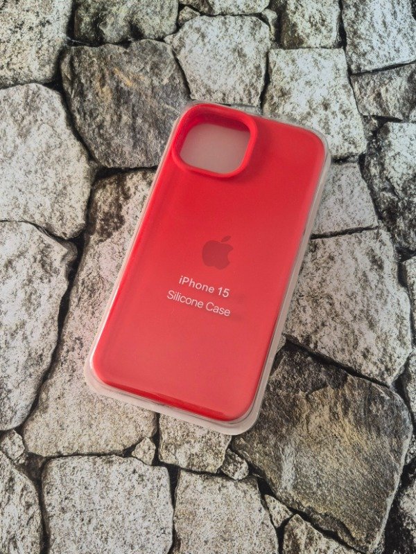 Producto - Funda silicona case con logo Iphone 15 roja