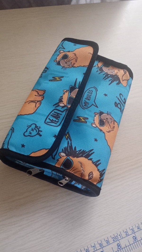 Producto - Cartuchera plegable capibara