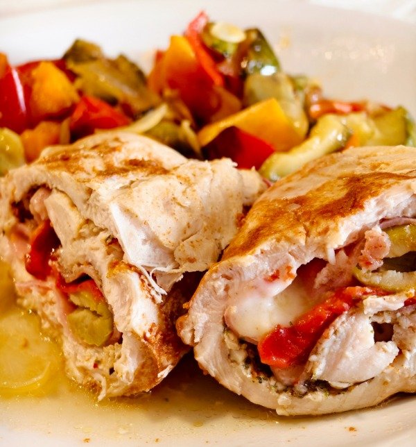 Producto - Pamplona de pollo con,  jamón, queso, morrones asados y aceitunas