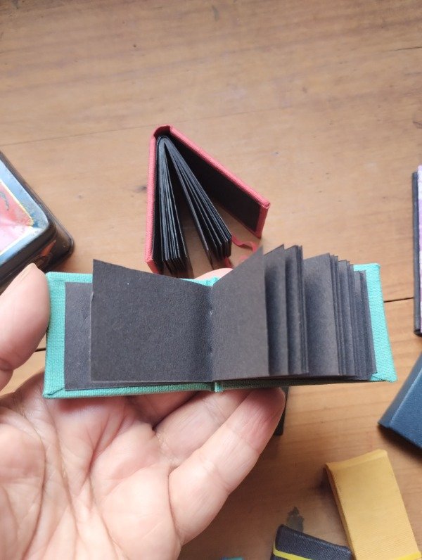 Producto - Mini Sketchbook papel negro 120gr - 0
