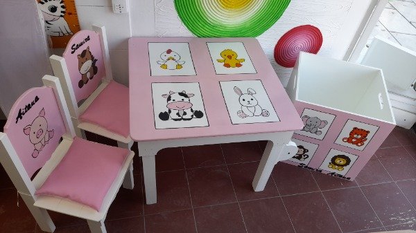 Producto - JUEGO DE MESA SILLA Y BAUL 40cm - 1