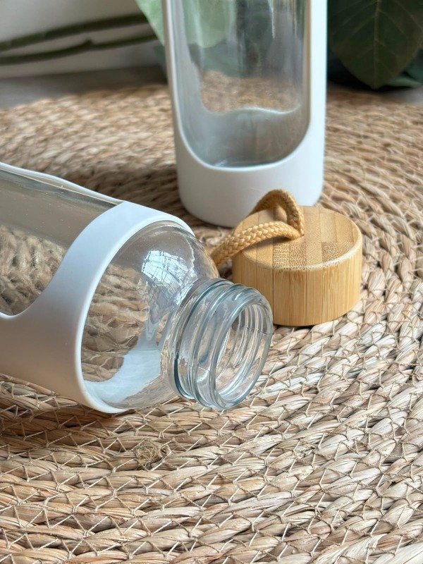 Producto - BOTELLA TAPA BAMBOO Y FUNDA DE SILICONA THIRD CREAM 500 ML - 1