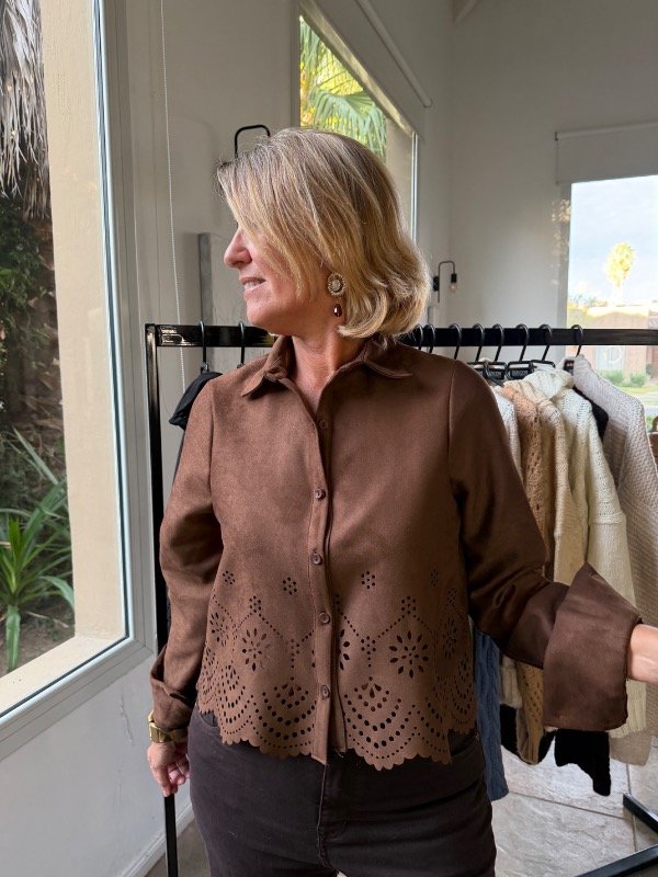 Producto - Camisa gamuza corte láser