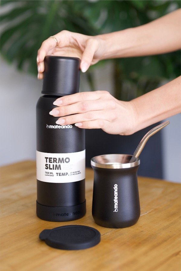 Producto - KIT MATERO MATEANDO - Termo 750 ml Mate Negro c/ Bombilla - 1