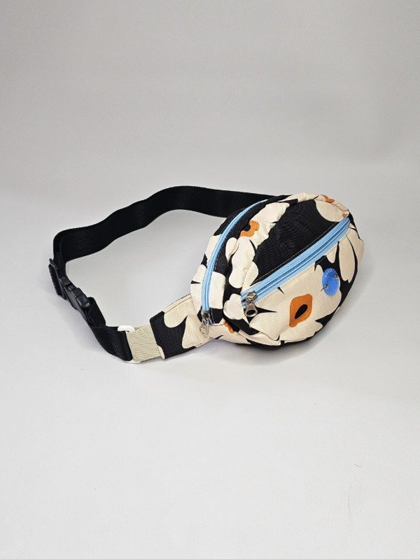 Producto - Riñonera Jupiter flores negras