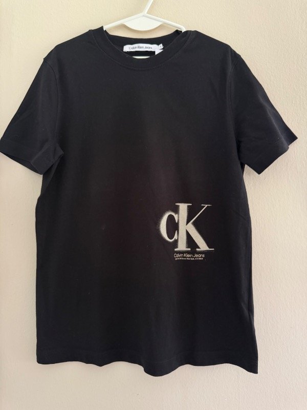 Producto - Remera CALVIN KLEIN talle Small p/ 14/18 años cp213