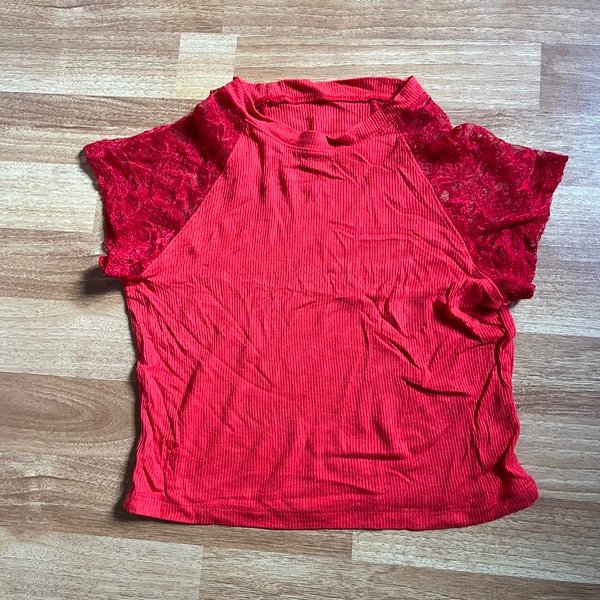 Producto - Remera Roja Encaje 4A