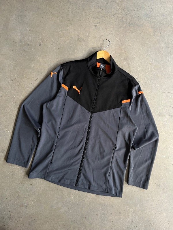 Producto - CAMPERA DEPORTIVA PUMA GRIS Y NEGRA (XL)