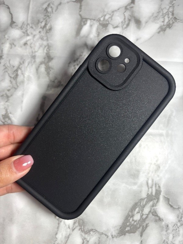 Producto - Case de silicona lisa negra iph 16 pro max