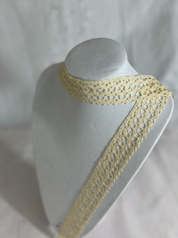 Producto - Delicados recortes de puntilla beige