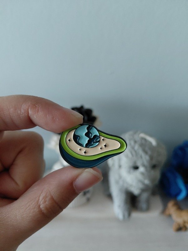 Producto - Pin metalizado - Palta mundo #1793