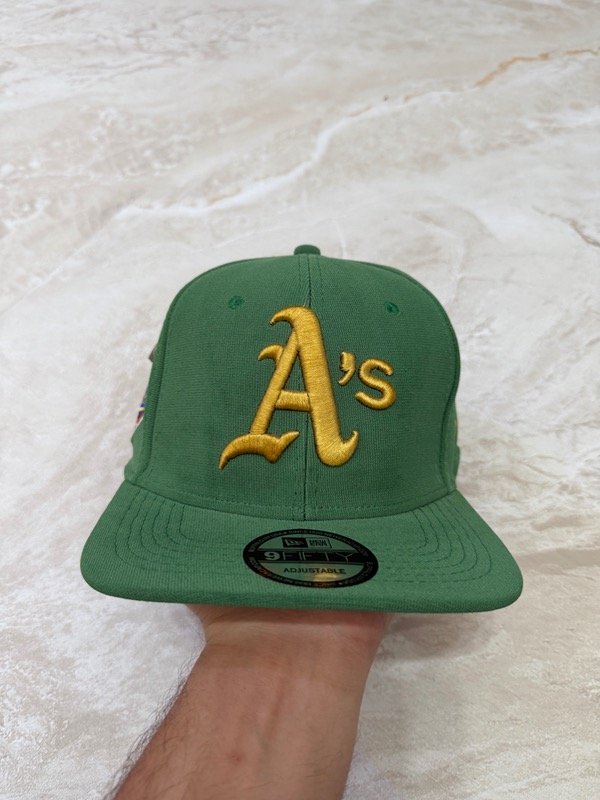 Producto - Gorra Cerrada Oakland