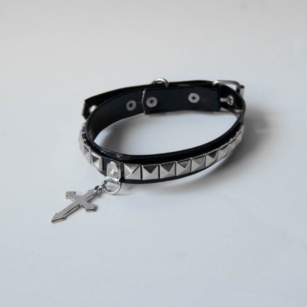 Producto - Choker con tachas y cruz