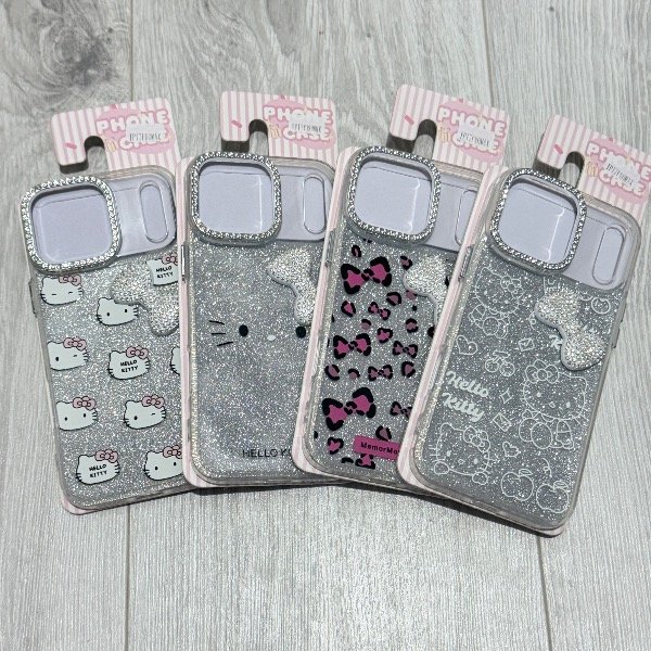 Producto - FUNDA HELLO KITTY MOÑO IPH 17 PRO MAX