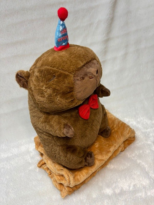 Producto - Peluche capibara cumpleañero 3 en 1