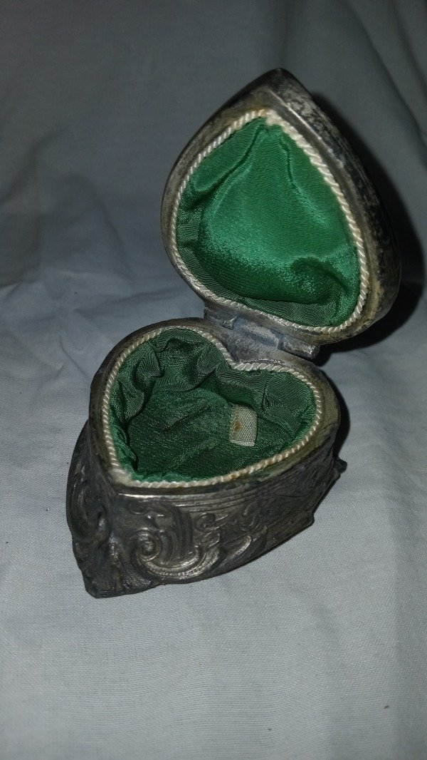 Producto - Vintage MITA pewter dance couple heart rings box. - 2