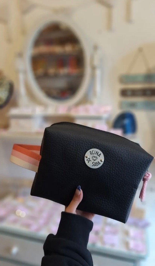 Producto - Pouche XL negro con Rayas