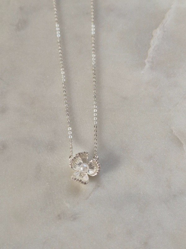 Producto - Collar flor perla blanca extensible