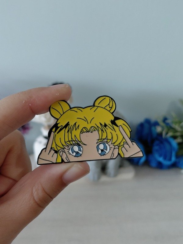Producto - Pin metalizado - Sailor Moon Fuck you #1698