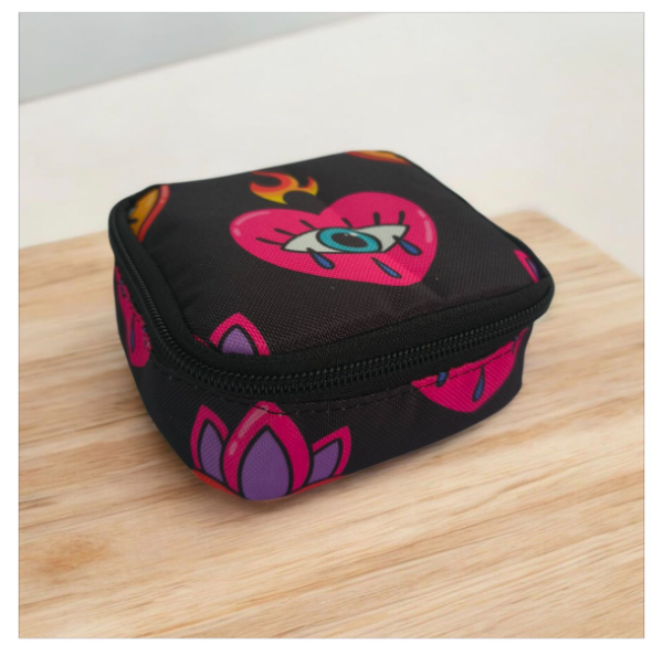 Producto - Estuche fem corazón en llamas